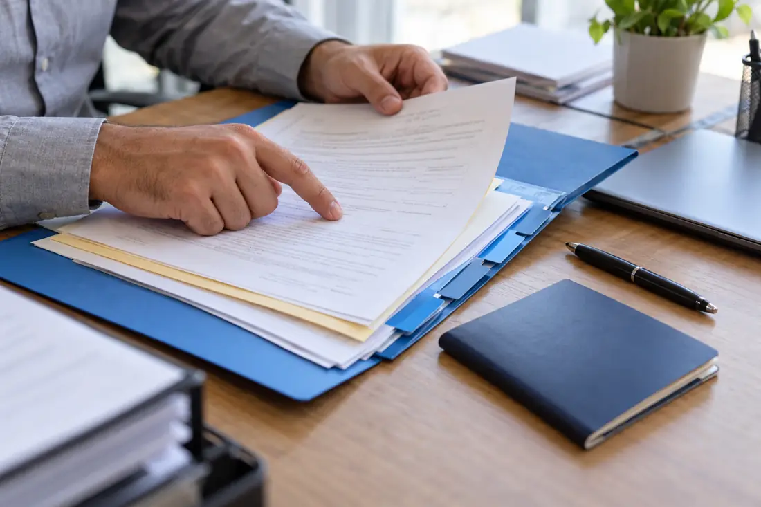 ترتيب صفحات المستندات ومراجعة اكتمال ملف الترجمة